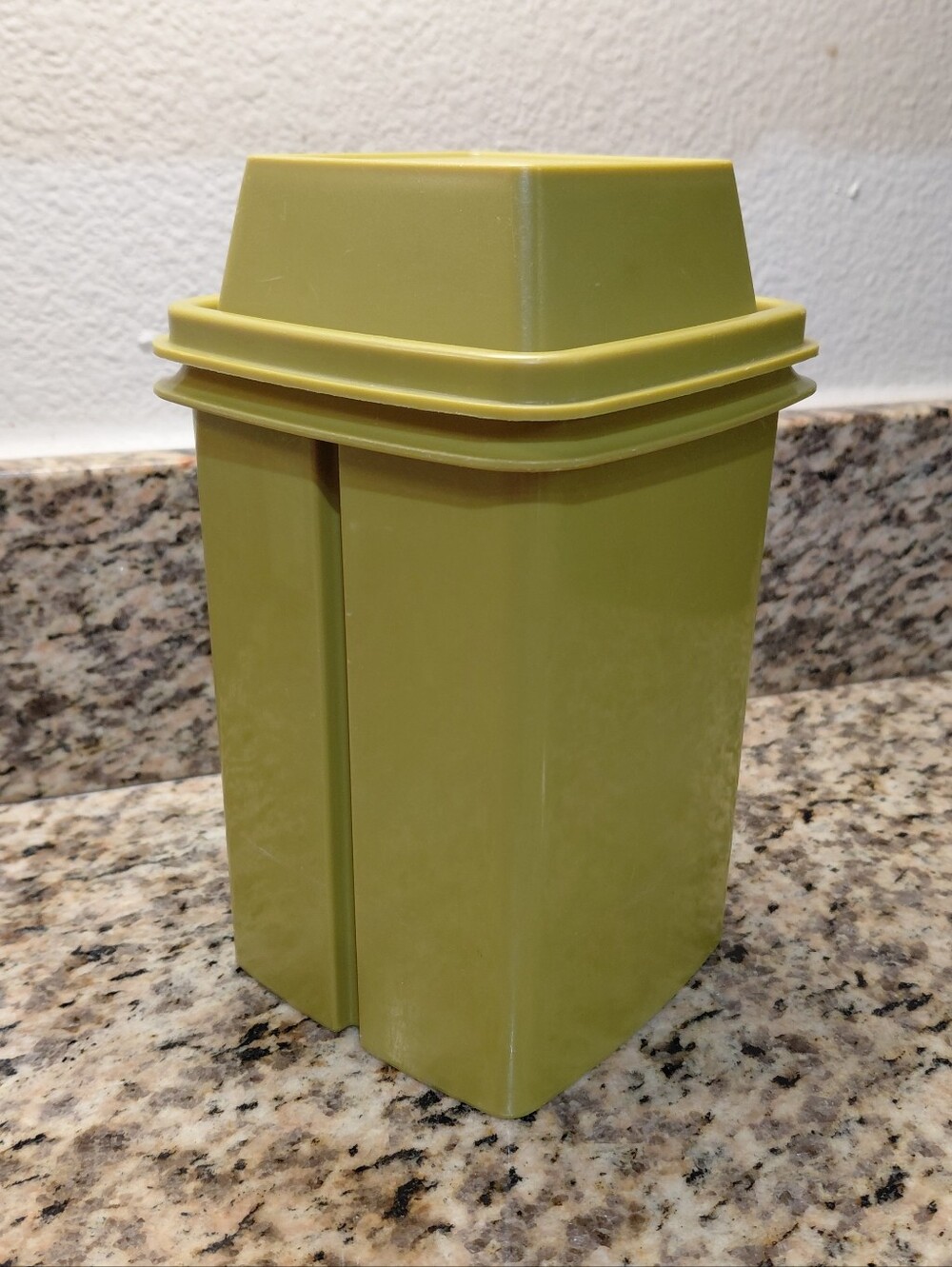PRICED TO GO!!! Vintage Tupperware Pick-A-Deli keeper in olive green color.